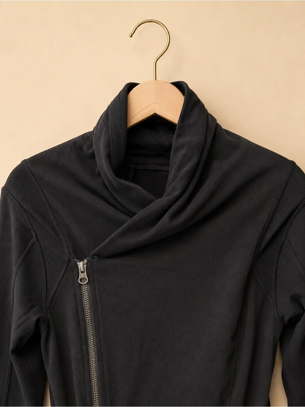 Lululemon Bhakti women jacket, double zipper- gorgeous condition!! ✨